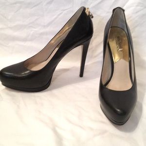 Michael Kors Hamilton pump